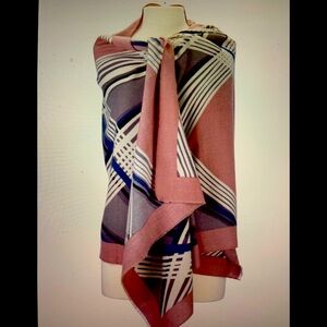 Swirving Line Pattern Scarf